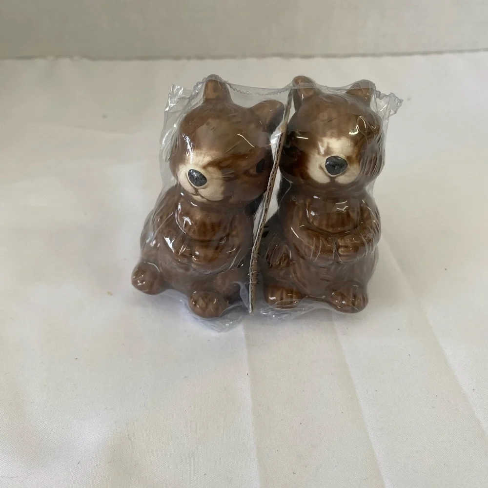 Squirrel Salt & Pepper Shakers (EO)